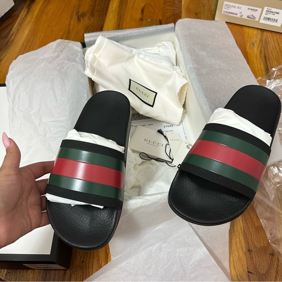 Classic Gucci Rubber Slide Sandal - Picture 6 of 7